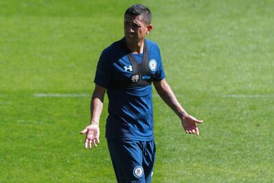 Elías Hernández abandona el entrenamiento con Cruz Azul