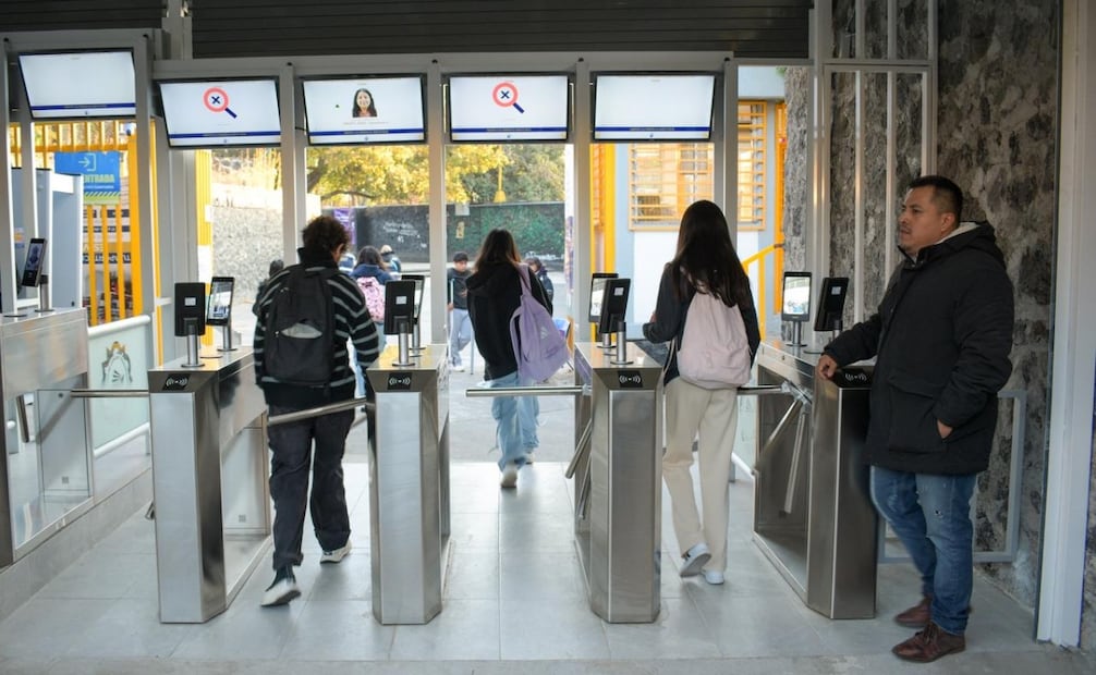 Regreso a clases al CCH Sur, tras cuatro meses de permanecer en clases en línea, tras el asesinato de un alumno en el plantel. Foto: Santiago Cadena / EL UNIVERSAL