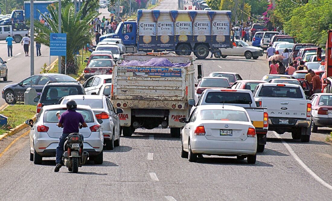De acuerdo con la CNS se contabilizaron seis cortes parciales y tres en los que los manifestantes impidieron el paso vehicular (ARCHIVO EL UNIVERSAL)