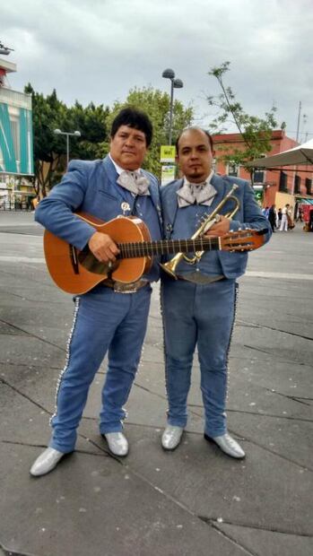 Mariachis: cambiar o morir tocando
