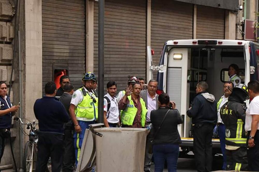 Difunden video de rescate de hombre trepado en antena en Centro Histórico