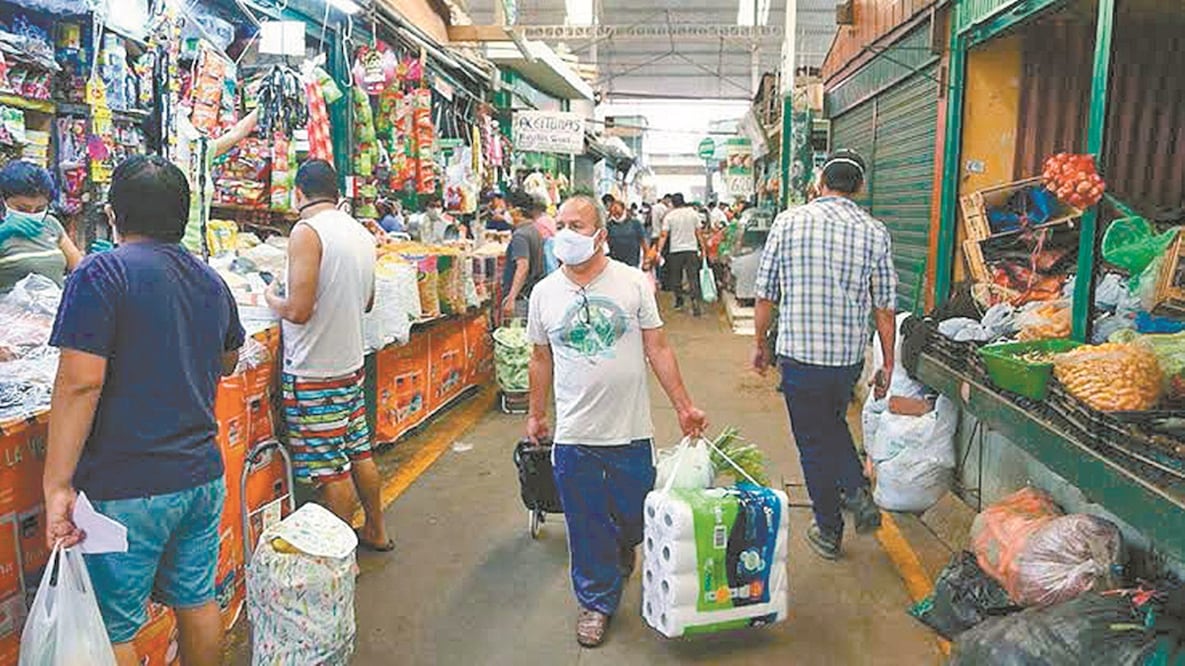 Expertos opinan que la inflación impulsó la pobreza laboral por el alza en precios de alimentos. Foto: ARCHIVO EL UNIVERSAL