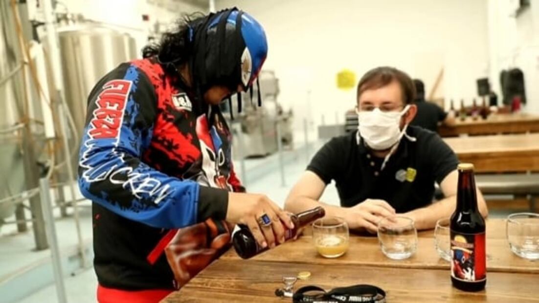 Esta cerveza fue hecha en honor a Fuerza Guerrera, una leyenda de la lucha libre mexicana