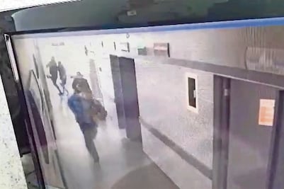 Captan momento en que comando remata a hombre en hospital de Guanajuato