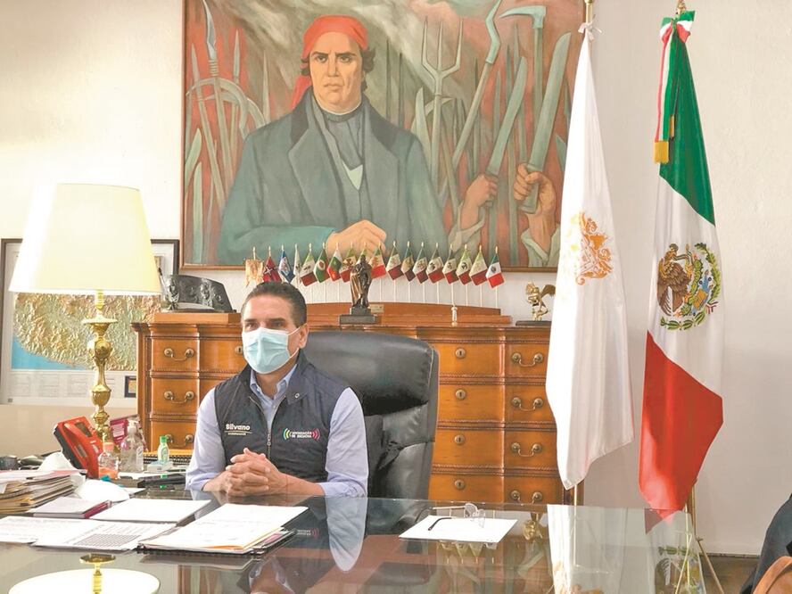 El gobernador Silvano Aureoles dijo que se tienen que redoblar esfuerzos para evitar un repunte de contagios y decesos por Covid. Foto: Especial