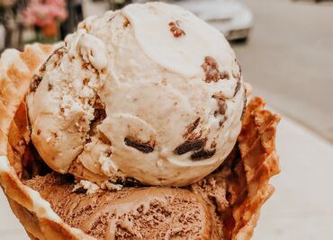 Hombre es rechazado en Tinder por organizar una cita en una heladería