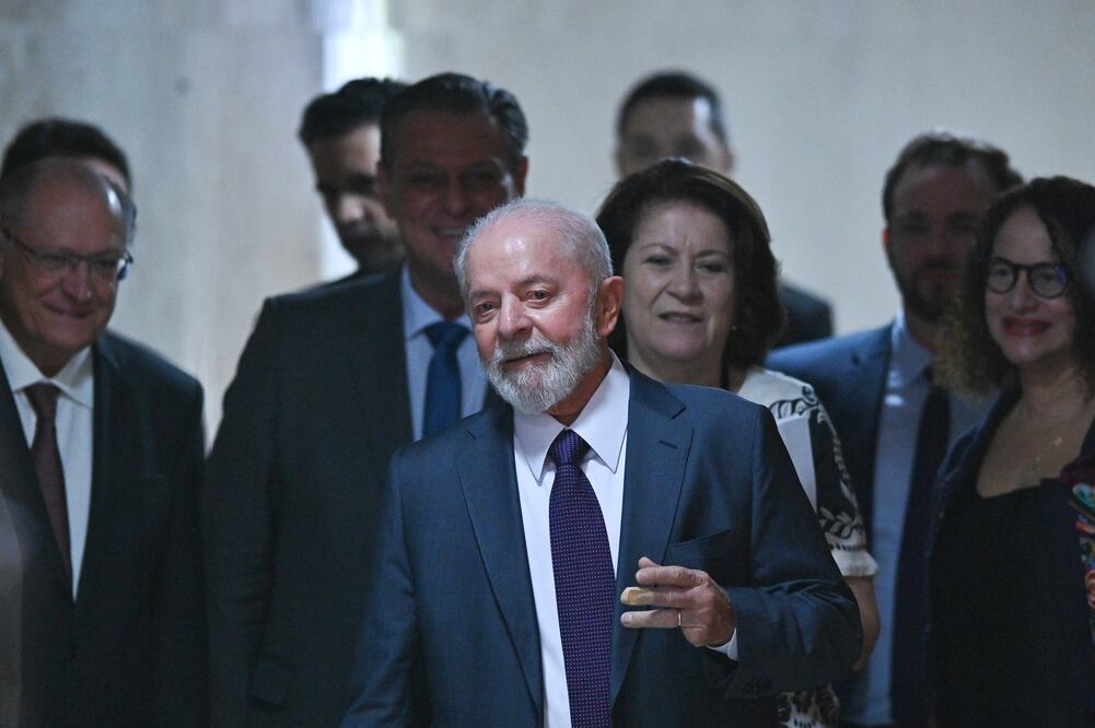 El presidente de Brasil, Luiz Inácio Lula da Silva, asiste a una ceremonia donde se anunciaron nuevas medidas de apoyo a la población y reconstrucción de Rio Grande do Sul, este miércoles en Brasilia. Foto: EFE