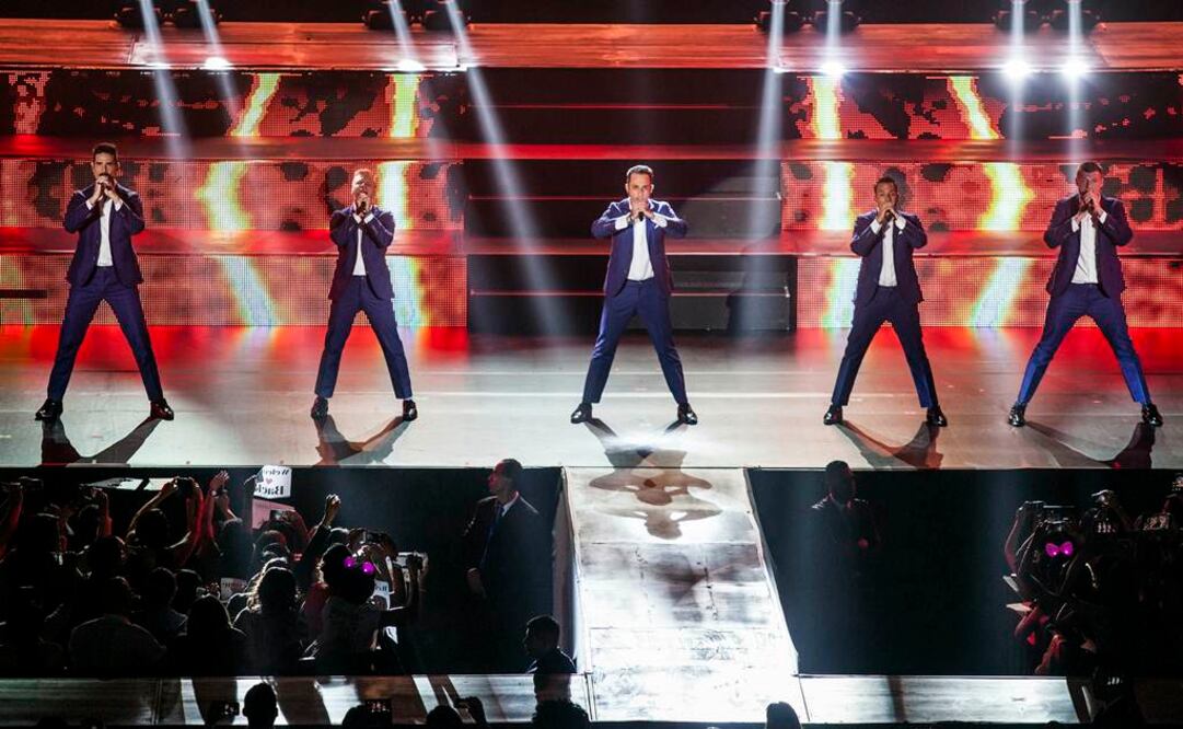 La boy band complació con un repertorio de más de 20 canciones a los 10 mil fans congregados ayer en el primero de los cuatro conciertos que ofrecerán en la ciudad.