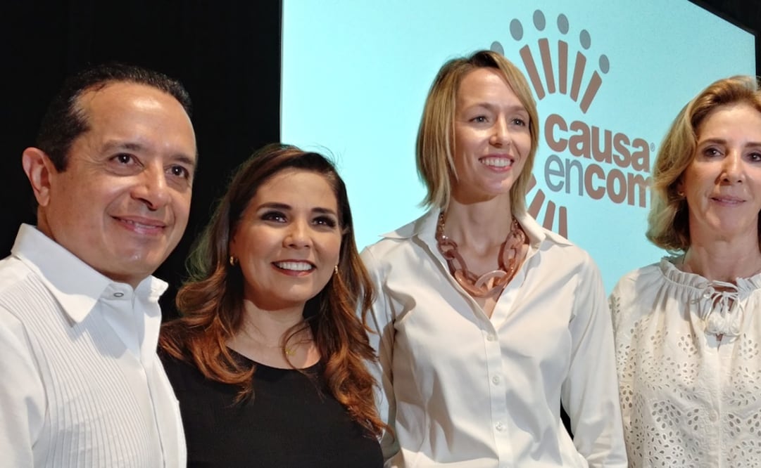 De izq a der: gobernador Carlos Joaquín González; alcaldesa de Cancún, "Mara" Lezama; cónsul de los  EU en Yucatán, Courtney Beale; presidenta de Causa en Común, María Elena Morera. Foto: Adriana Varillas / EL UNIVERSAL