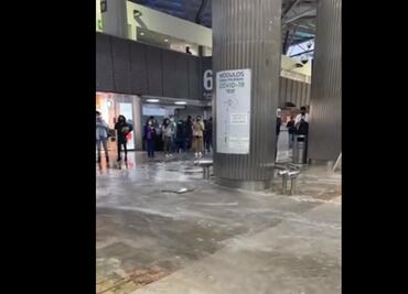 Videos. "Fuente" inunda pasillos del AICM tras fuertes lluvias... y granizo pinta a la CDMX de blanco