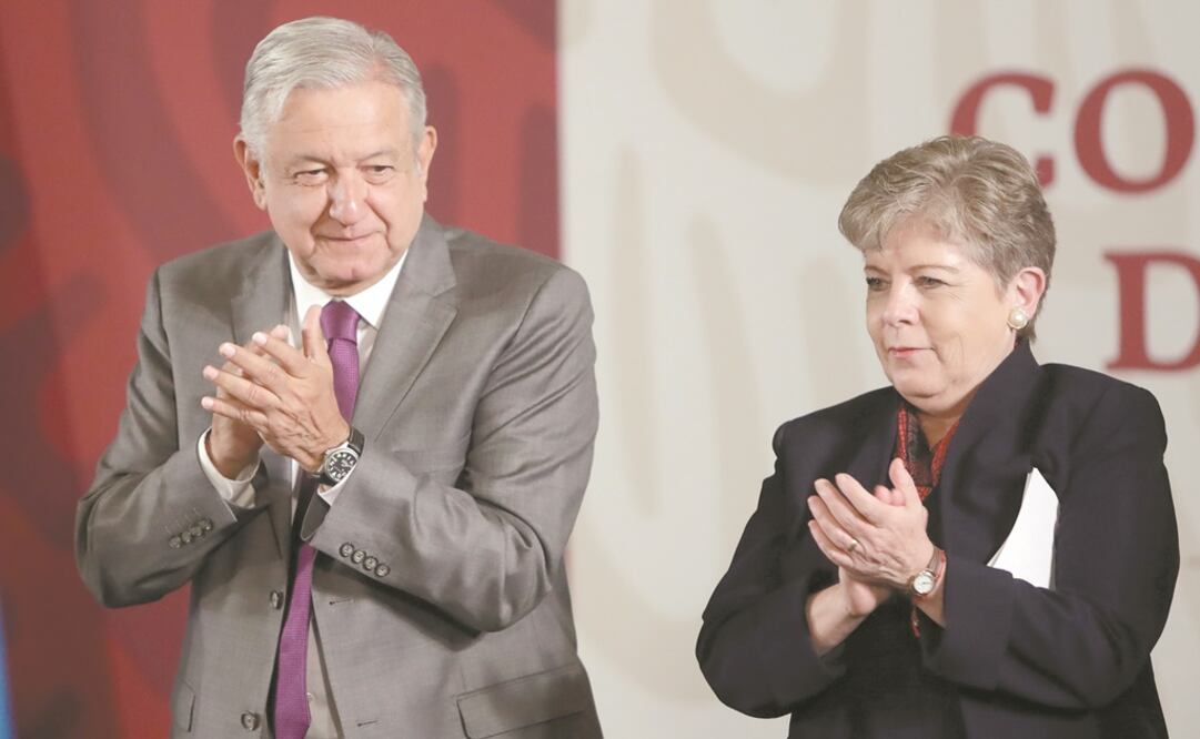 El presidente Andrés Manuel López Obrador y Alicia Bárcena, secretaria Ejecutiva de la CEPAL, en la conferencia matutina en Palacio Nacional. Foto: 