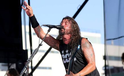 Dave Grohl se "queda sin voz" y lanza broma contra Bono