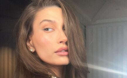 Hailey Bieber enciende Instagram en vestido con transparencias