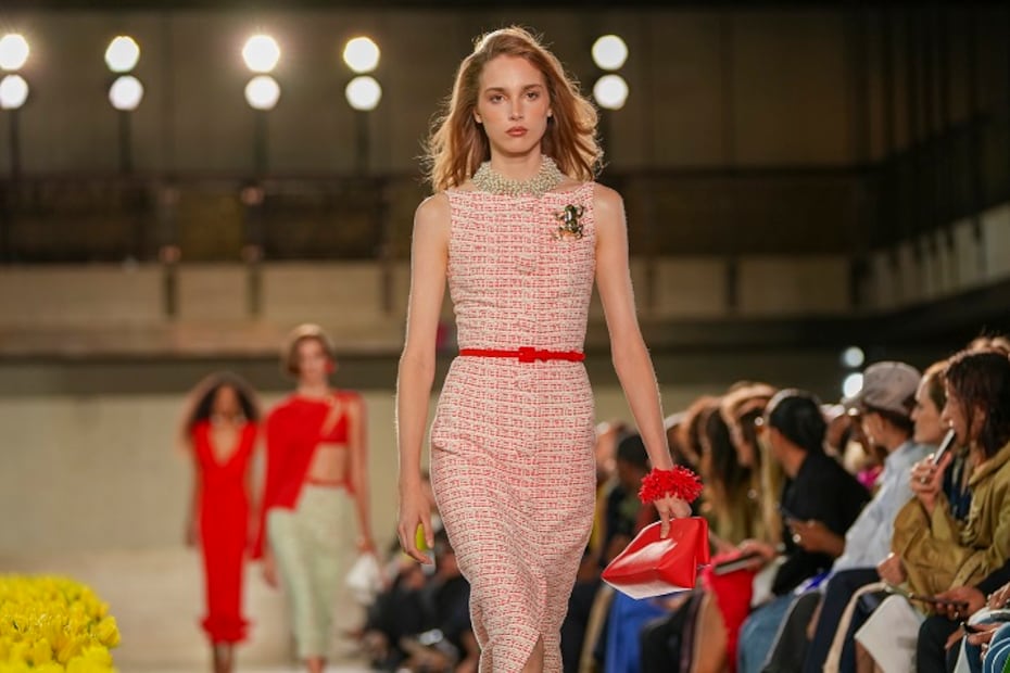 La elegancia de la diseñadora Carolina Herrera permanece. Foto: EFE