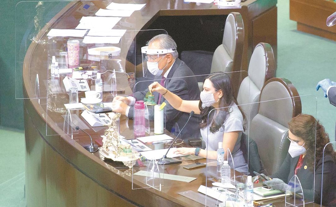 El próximo 31 de agosto se definirá quién es el sucesor de Laura Rojas (centro) al frente de la Mesa Directiva de la Cámara Baja. Foto: ARCHIVO EL UNIVERSAL