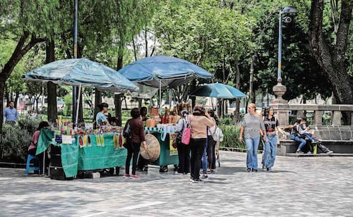 Hay menos ambulantes en la Alameda; sigue protesta