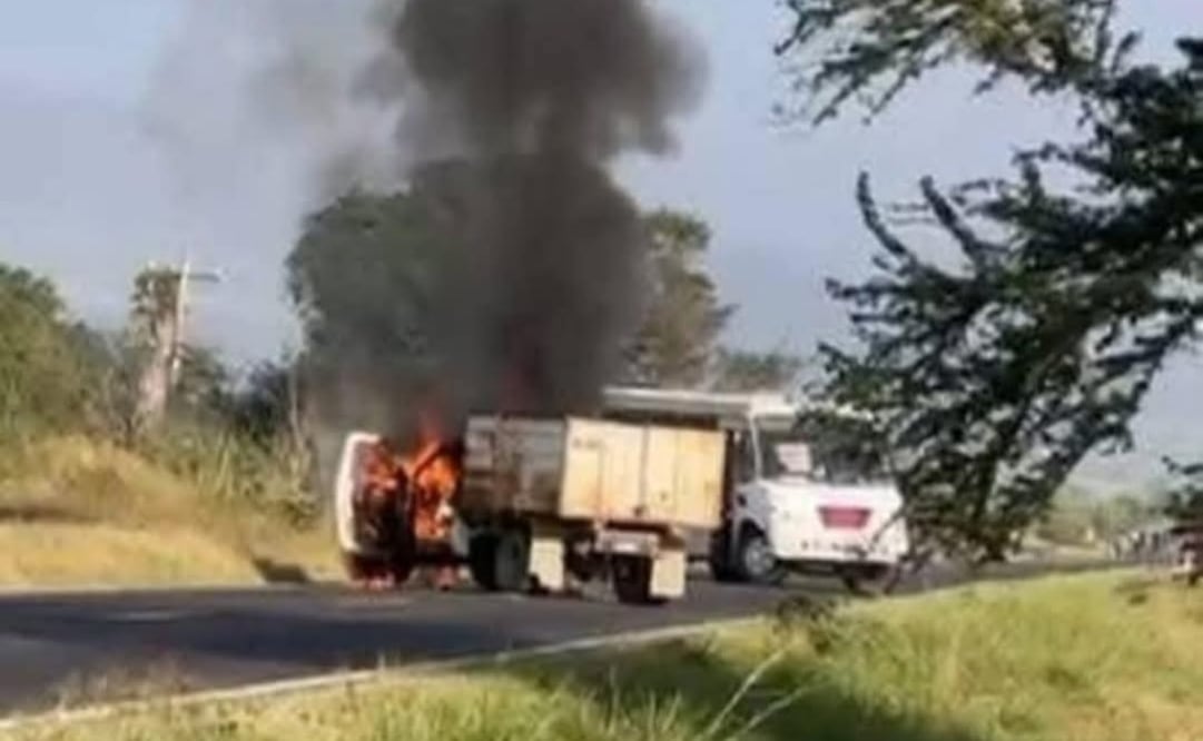 Reportan enfrentamiento entre hombres armados y elementos del Ejército en Tuxpan, Jalisco (25/02/2026). Foto: Especial