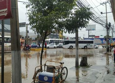 Lluvia afecta vialidades de Tultitlán, Ecatepec y Los Reyes La Paz