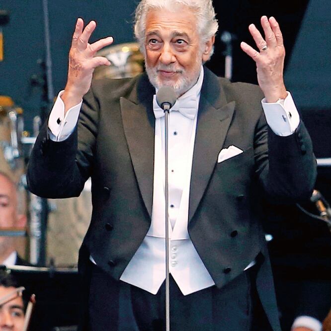 En su defensa, el cantante Plácido Domingo dijo que “siempre” creyó que sus relaciones eran “consensuadas y bienvenidas” y lamentó si “alguien” se sintió “incomodado” o “trastornado” por ellas. ARCHIVO EL UNIVERSAL