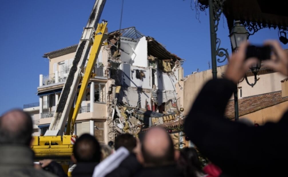 Derrumbe de edificio deja al menos un muerto y 2 desaparecidos en Francia