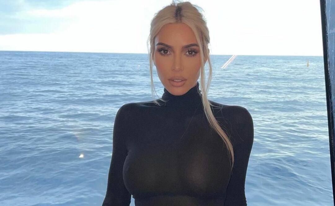 Kim reventó las redes sociales con el lanzamiento de su nueva línea de bikinis de colores metálicos que serán la tendencia del verano. Foto: Instagram @kimkardashian