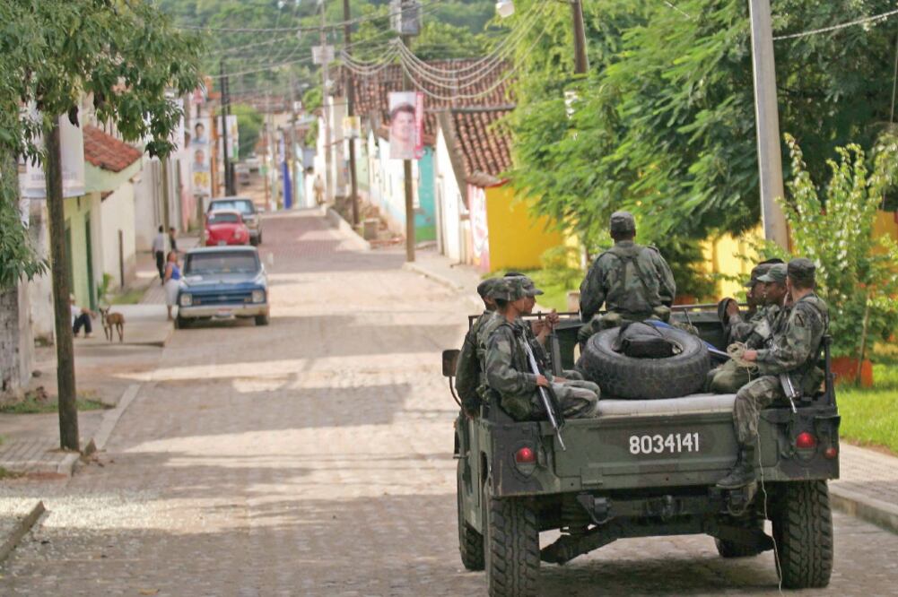 La Arquidiócesis advirtió que el desgaste de los elementos castrenses en las calles repercute en el combate al crimen organizado. (ARCHIVO EL UNIVERSAL)