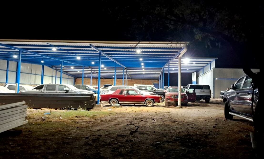 La Fiscalía de Jalisco aseguró 60 automotores de alta gama que ingresaron al país de forma clandestina desde los Estados Unidos. Foto: @FiscaliaJal