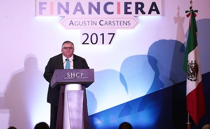 ​Piden contadores que sustituto de Carstens en Banxico sea apartidista