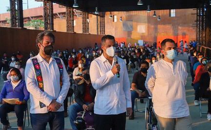 Adelantan un día vacunación contra Covid-19 de 117 mil maestros en Oaxaca 