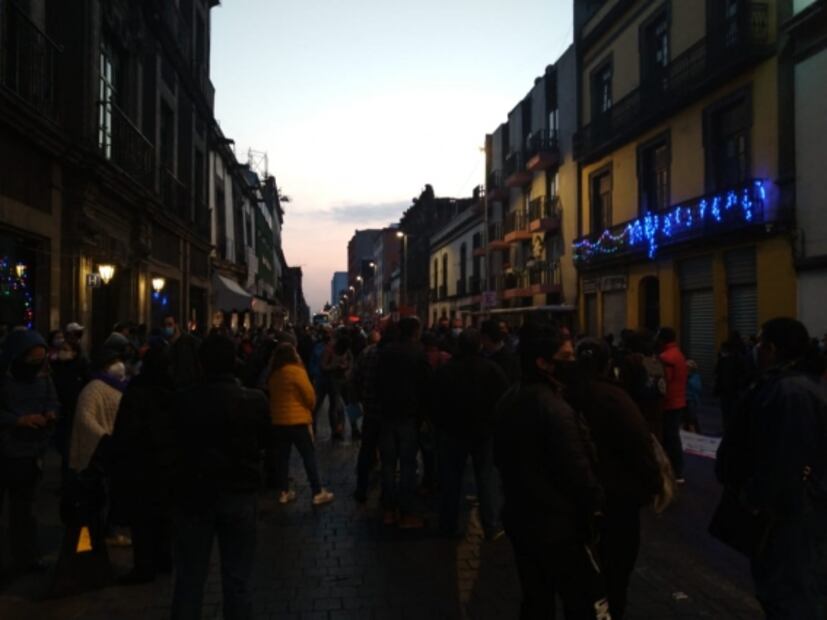 Integrantes de la CNTE bloquean Paseo de la Reforma 