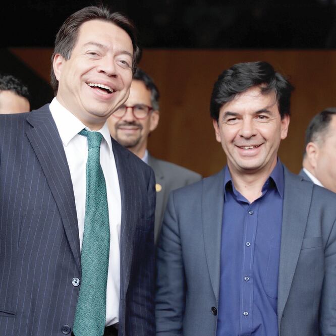 El líder de los diputados de Morena, Mario Delgado, se reunió ayer con Jesús Ramírez, próximo vocero de Andrés Manuel López Obrador. Foto: IVÁN STEPHENS. EL UNIVERSAL