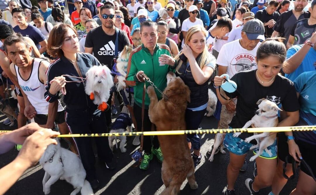 El Maratón Canino 2023 contó con la presencia de las asociaciones civiles Adopta Coapa y Un Amigo Espera tu Ayuda. Foto: Especial