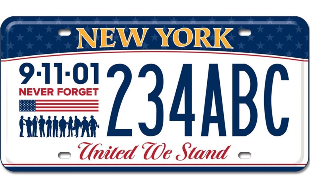 A la izquierda de los números de la matrícula está el mensaje "Never Forget" (Nunca olvides) y sobre ella la fecha en que ocurrió el atentado 9-11-01. Foto: EFE