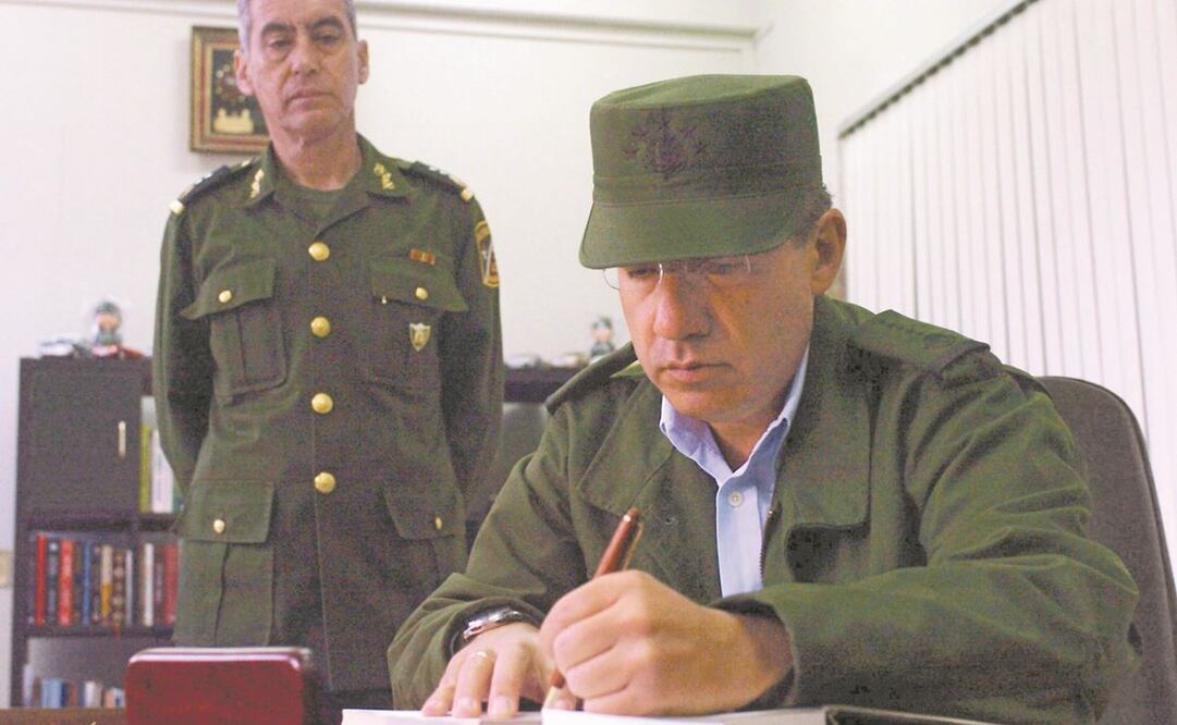 El expresidente Felipe Calderón (2006-2012) fue el primero de los mandatarios en declarar la guerra contra el narcotráfico; durante la transición de gobierno solamente se reunió tres veces con Vicente Fox (2000-2006). Fotos: ARCHIVO EL UNIVERSAL