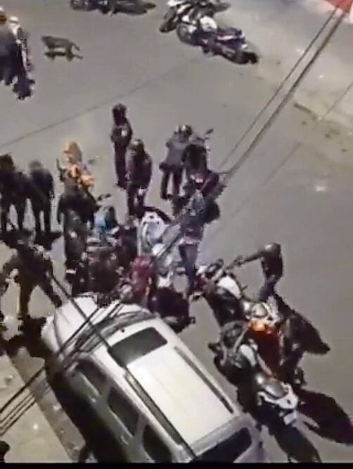 Citan a 5 policías por agresión a pareja LGBT