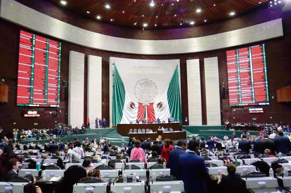Consenso. Diputados avalaron ayer el dictamen de la Ley de Austeridad, el cual elimina pensiones a expresidentes. Foto: IVÁN STEPHENS. EL UNIVERSAL