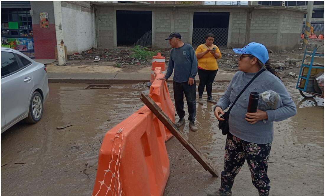 Los vecinos del Ejido de Teyahualco refieren que el agua se metió a sus casas y dañó muebles y aparatos electrodomésticos, precisando que no es la primera vez en este año que resultan afectados dada la cercanía con un pequeño canal que se desborda fácilmente. Foto: Especial