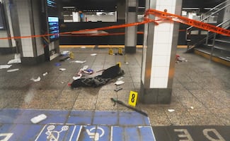 Hombre que atacó con machete a personas en metro de Nueva York decía ser "Lucifer"; cometió un "acto aleatorio de violencia"