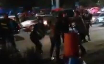 Investigan video de agresión de policías en concierto de Depeche Mode