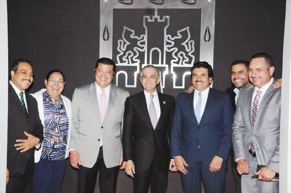 Alcaldes de diversos municipios del norte del país se reunieron con el ejecutivo local en el Antiguo Palacio de Gobierno (CORTESÍA CDMX)