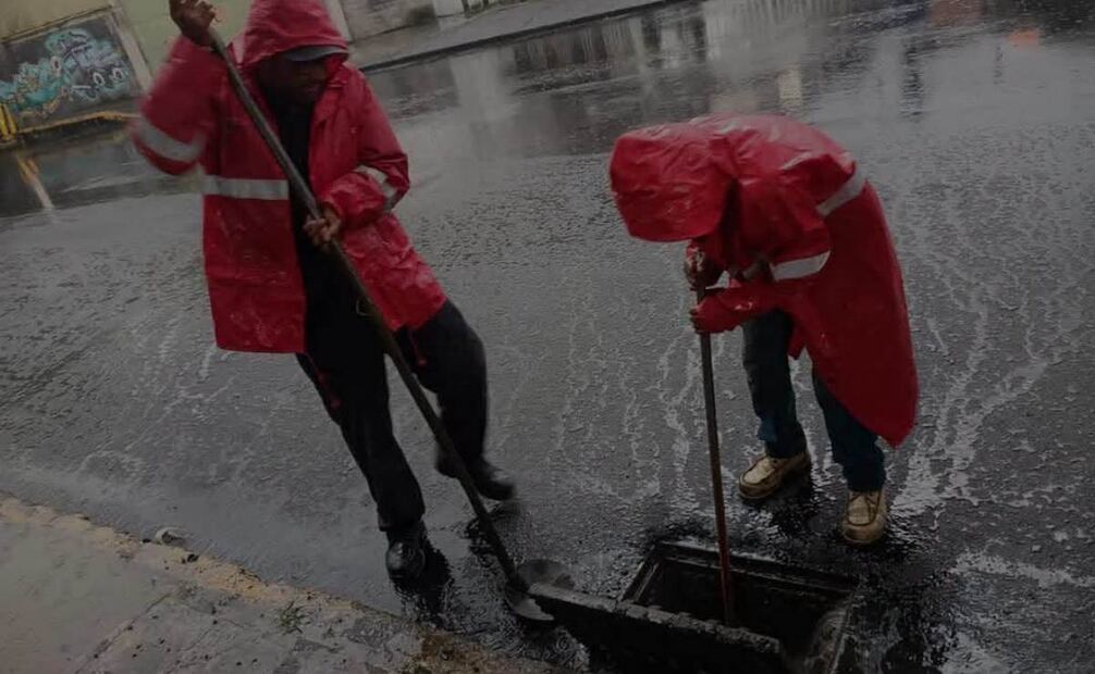 Atienden encharcamientos tras lluvias en vialidades de Tlalnepantla. Foto: Especial.