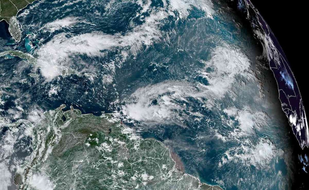 Los pronósticos de organismos meteorológicos como la Oficina Nacional de Administración Oceánica y Atmosférica (NOAA) y la Universidad Estatal de Colorado sugieren que 2025 podría tener una actividad similar o incluso superior a la media histórica. Foto: EFE/