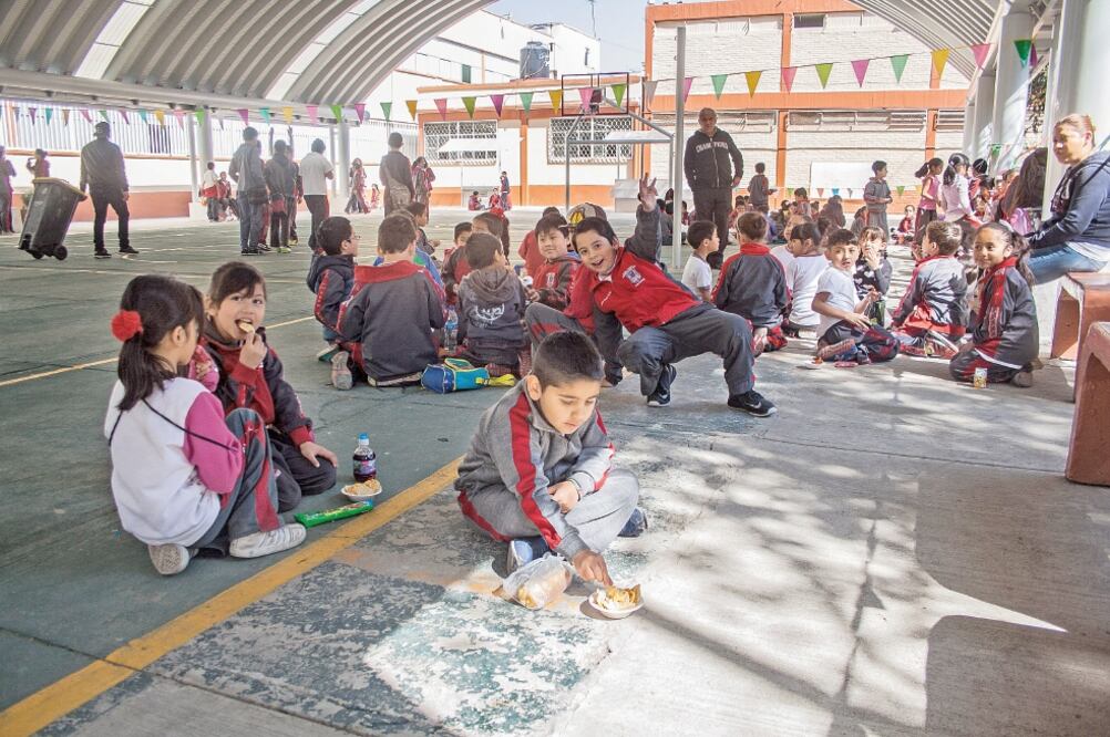 En las escuelas se instalarán arcotechos y se dará atención a daños en muros, pisos, techos, ventanas, pintura, impermeabilización y escaleras (GERMÁN ESPINOSA. EL UNIVERSAL)