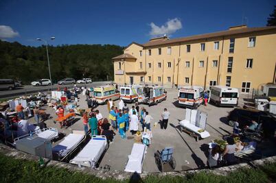 Mexicana ayuda en Italia a damnificados por sismo