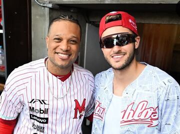 Santiago Giménez aprovechó su visita a la CDMX para ir a juego de los Diablos Rojos del México