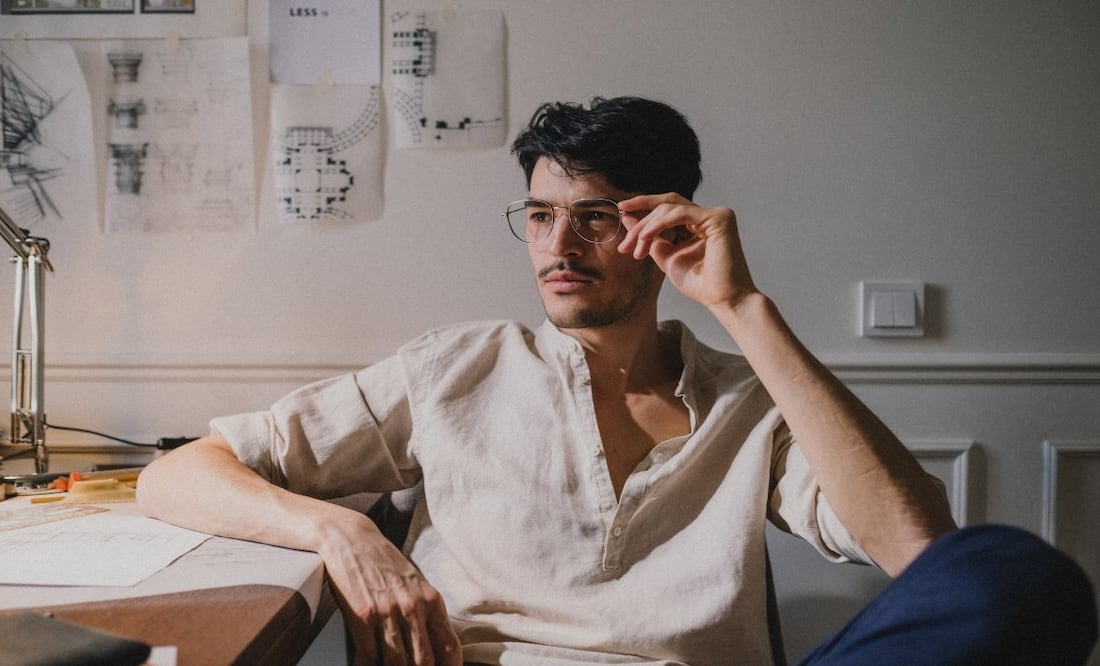 Las camisas masculinas son un hit en el armario masculino / Foto: Pexels