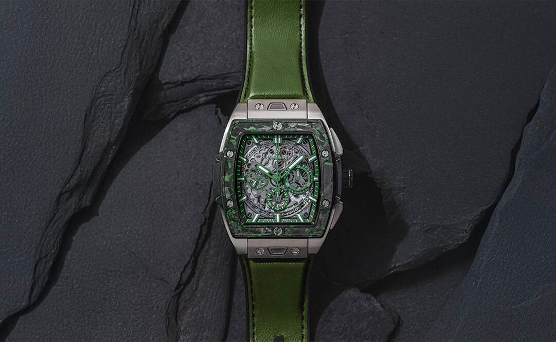 En la carátula de zafiro pueden apreciarse el calibre HUB4700 esqueleto y varios componentes en color verde nopal: el realce, los contadores, el pequeño segundero, el fechador y las agujas. Foto: David Franco