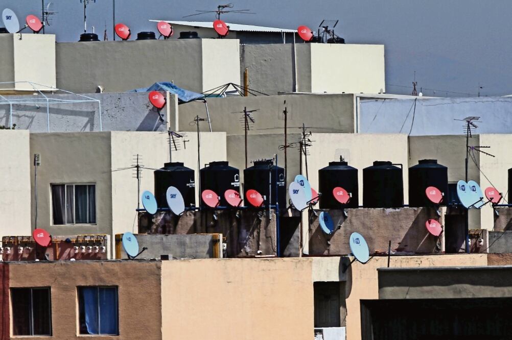 De acuerdo con cifras del IFT, al segundo trimestre de 2016 había 59 suscripciones de televisión restringida por cada 100 hogares en el país (ARCHIVO EL UNIVERSAL)