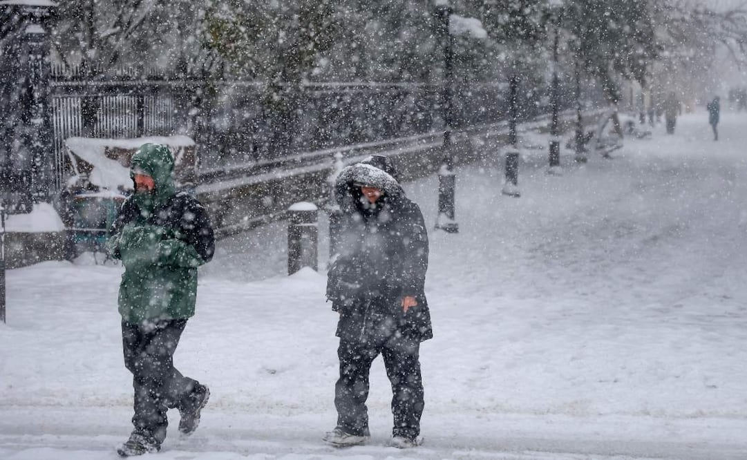 El Servicio Meteorológico Nacional advirtió sobre condiciones de viaje peligrosas desde los Grandes Lagos hasta el norte del Atlántico medio y el sur de Nueva Inglaterra, con el potencial de daños a los árboles y cortes de energía. Foto:  EFE