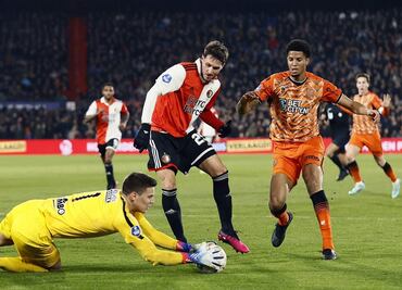 VIDEO: Santiago Giménez supera lesión y anota golazo con el Feyenoord